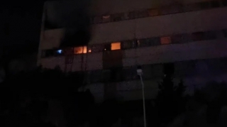 В Баку в жилом доме произошел пожар 