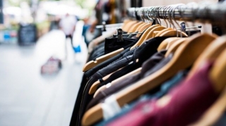 Valideynlərin NƏZƏRİNƏ:  Bakıda narkotik və əxlaqsızlığı təbliğ edən uşaq geyimləri satılır   - FOTO