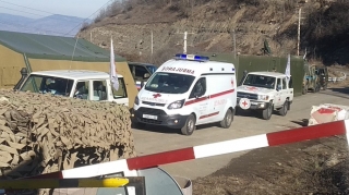 Erməni xəstələri daşıyan maşınlar İrəvan İSTİQAMƏTİNƏ BURAXILDI - VİDEO 