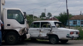 Bərdədə "06" yük maşının altına girdi: sürücü yaralandı  - FOTO