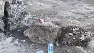 Azərbaycanda ŞOK CİNAYƏT:  Alban məbədindən qızıl çıxartmaq istədilər - FOTO 