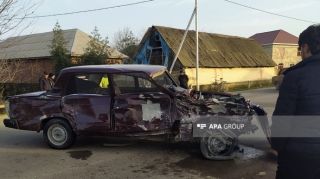 "VAZ-2107" və "Mercedes" toqquşdu: 3 nəfər...   - FOTO
