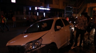 В Баку автомобиль врезался в железобетонное ограждение  - ФОТО - ВИДЕО