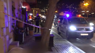 Bakıda küçədə halı pisləşən qadın öldü - VİDEO