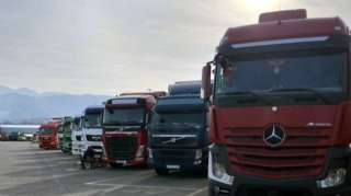 Gömrükdə saxlanılan Azərbaycanın yük avtomobilləri sərbəst buraxılıblar 