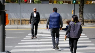 Sürücülərin diqqətinə! Bu küçədə piyada keçidi istifadəyə verildi, svetofor var - FOTO