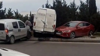 Bakıda zəncirvari qəza: Üç avtomobil toqquşdu - VİDEO