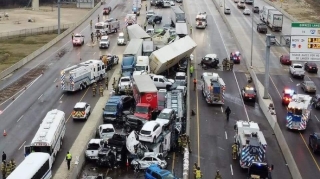ABŞ-də 150-dən çox maşın toqquşub, yeddi nəfər ölüb 