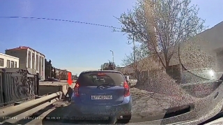 Bakıda yolu qaçaraq keçən məktəbli maşına çırpıldı   - ANBAAN VİDEO