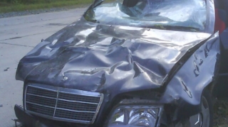 Qazaxda "Mercedes"lə "07" toqquşdu - 1 nəfər xəsarət aldı 