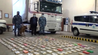 Gömrükçülər yük maşınından 137 kq heroin aşkar etdi  - FOTO