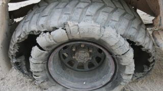 Ucarda kombaynın təkəri partlayıb, bir nəfər ölüb 