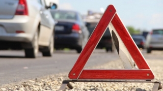 Ucarda yük maşını aşdı, xəsarət alanlar var - VİDEO