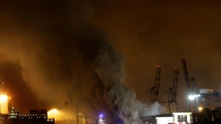 Los-Anceles limanında konteyner gəmisində yanğın baş verdi 