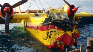 Meşə yanğınları ilə mübarizə aparan təyyarə qəzaya uğradı;  1 ölü, 1 yaralı - FOTO 