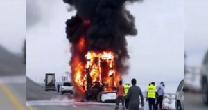 Avtomobil yük maşınına çırpıldı, yandı: 2 ölü, 2 yaralı - VİDEO