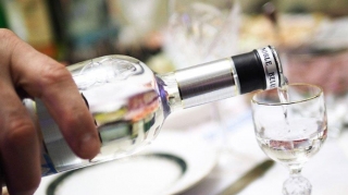 İnsanların qaraciyərə ziyan vurmadan içə biləcəyi spirtli içkinin həcmi açıqlanıb