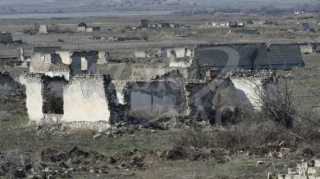 Руины села Эйвазханбейли Агдамского района, разрушенного армянскими вандалами  - ФОТО