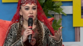Rəqqasənin yeniyetmə oğlu maşın sürdü - VİDEO 