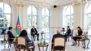 İlham Əliyev yerli televiziya kanallarına müsahibə verib - FOTOLAR 