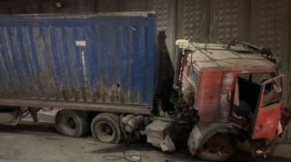 Paytaxtda DƏHŞƏTLİ QƏZA  - 6 maşın toqquşdu, yol bağlandı