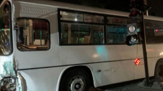 Mehdiabadda avtobusun iştirakı ilə qəza olub, 2 nəfər xəsarət alıb 