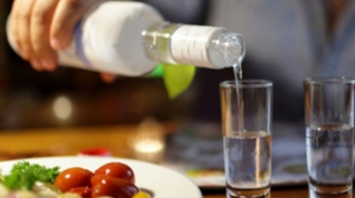 "COVID-19-dan qorunmağın ən effektiv yolu araqdır" - Alim 