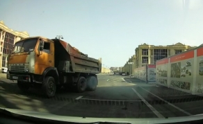 Bakının mərkəzində "protiv" gedən "Kamaz":  Mən belə istəyirəm - VİDEO 