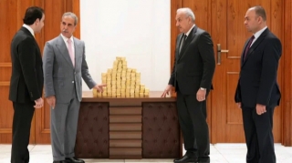 Məmurlardan 375 kiloqram qızıl müsadirə edildi - İraqda rüşvət və korrupsiya istintaqı - FOTO 