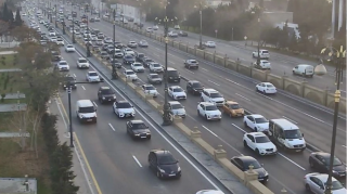 На каких улицах Баку 26 ноября наблюдаются транспортные заторы? 