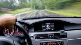 Yol polisi narkoman "BMW" sürücüsünü saxladı 