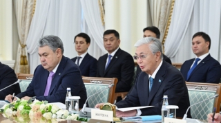 Tokayev İlham Əliyevin ikitərəfli münasibətlərin inkişafına töhfəsini qeyd etdi 