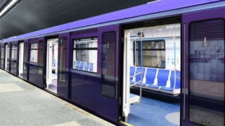 Metroda qadın sərnişinin halı pisləşdi 