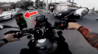 Sükan arxasında “TikTok”a baxan sürücü qəzaya düşdü; kəsişmədə yol verməli idi - VİDEO 