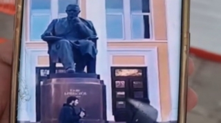 Üzeyir Hacıbəyovun heykəlinə ayaqqabı atan şəxslər cəzalandırıldılar - VİDEO   - YENİLƏNİB