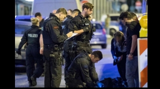 Almaniyada avtomobil piyadalara çırpılıb