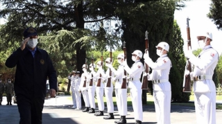 “Oruç Reis” gəmisini müşayiət edən hərbi donanmanın komanda mərkəzinin fəaliyyəti yoxlanılıb