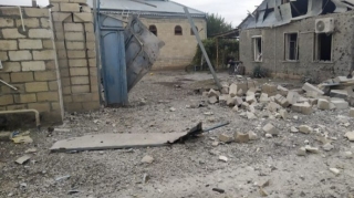 Ermənilərin atdığı top mərmiləri Ağdamda Poçt binasına və xəstəxanaya düşüb