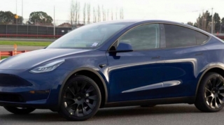 "Tesla" приостановила продажи бюджетной версии "Model Y" 