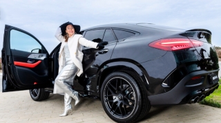Tanınmış rəssam Milena Nəbiyevanın iştirakı ilə "Mercedes-AMG GLE Coupe" modelinin Fotosessiyası 