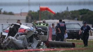 Təyyarə motosikletlə toqquşdu: Ölənlər var - VİDEO 