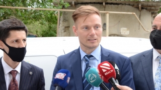 Alman mütəxəssis paytaxtda yeni liftlərin  quraşdırılması ilə tanış olub  - FOTO