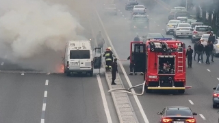 Bakının əsas prospektində yük avtomobili alışıb yandı - FOTOLAR   