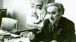 Yüksək vəzifədən imtina edən, bir kitabın qonorarı ilə maşın alan, fəxri ada görə insult keçirən yazıçımız  - FOTO