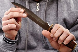 Küçədə gənc oğlan ürəyindən bıçaqlandı - Bakıda  