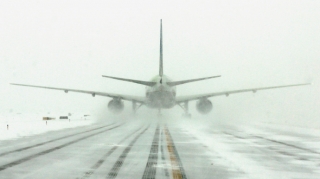 Yaponiyada 180-ə yaxın uçuş təxirə salınıb 