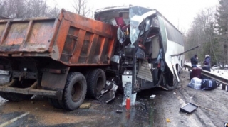 Reys avtobusu “Kamaz”la toqquşdu;  3 ölü, 5 yaralı – FOTO 