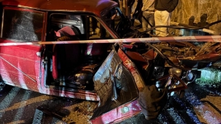 Sürücülük hüququ olmadan avtomobil idarə edən şəxs qəza törətdi - Sərnişin ÖLDÜ  - FOTO