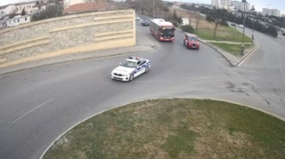 Piyadaları maşın vurdu - Yol polisi "London" taksisi ilə xəstəxanaya çatdırdı - VİDEO  