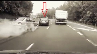 Sürətli yolda güzgüyə baxmayan sürücü "BMW"-ni qəzaya saldı  - VİDEO